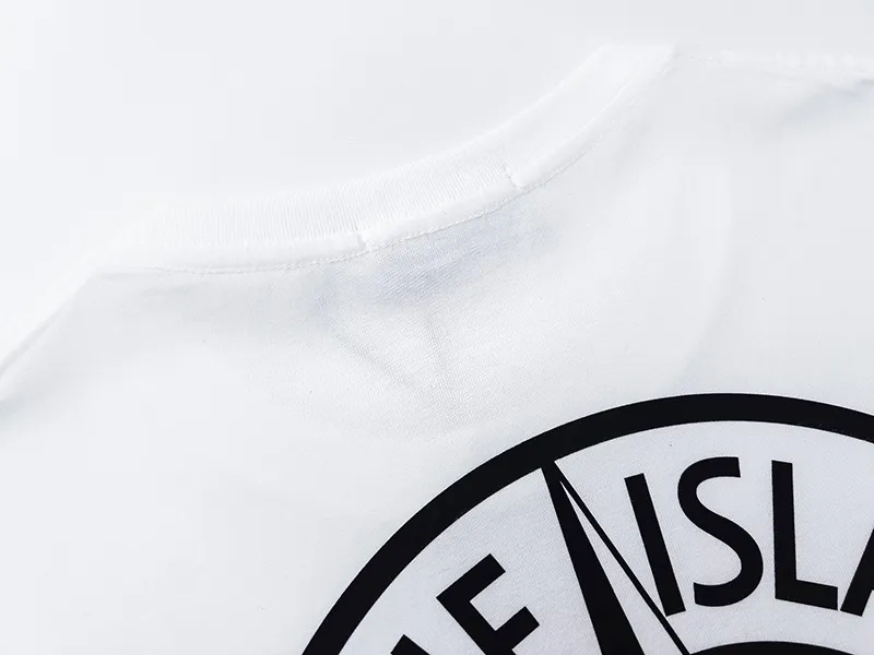 W653#P110💰 [Stone lsland/Stone Island summer new double-shadow big compass printed pattern short-sleeved T-shirt] ⚠️[Original creation, high control of details] - Made of 260 grams of combed cotton, 32-count double yarn, soft and comfortable to the touch, sweat-absorbent and breathable. - Simple, basic and versatile style, original quality, the first choice for couples. - Made in a large factory, four needles and five threads on the shoulder, neatly arranged, high quality workmanship. - Same style for men and women. Very versatile, one piece for everyone, details are clearly visible. Color: Black White Size: M L